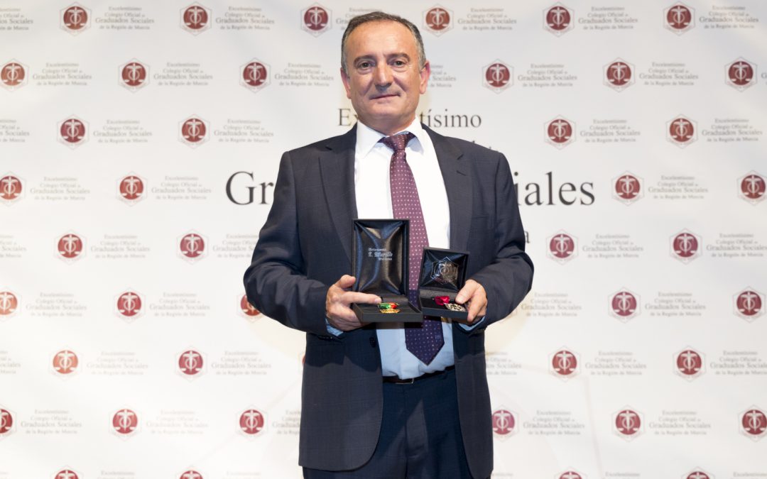 Miguel Camacho, medalla de oro al mérito colegial del C.G de Graduados Sociales de España