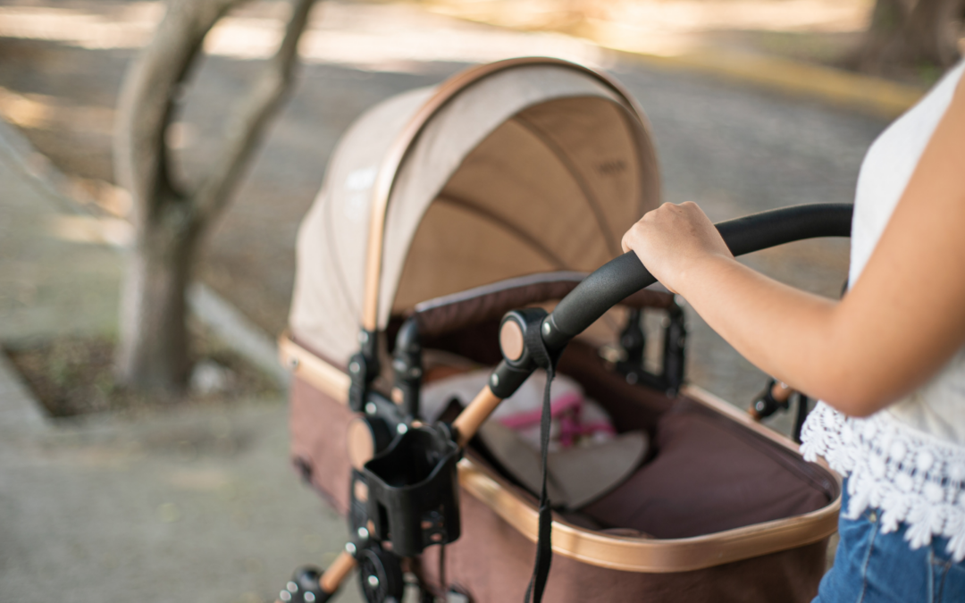 Hacienda aclara cómo tributan los atrasos de maternidad y paternidad en el IRPF de 2024