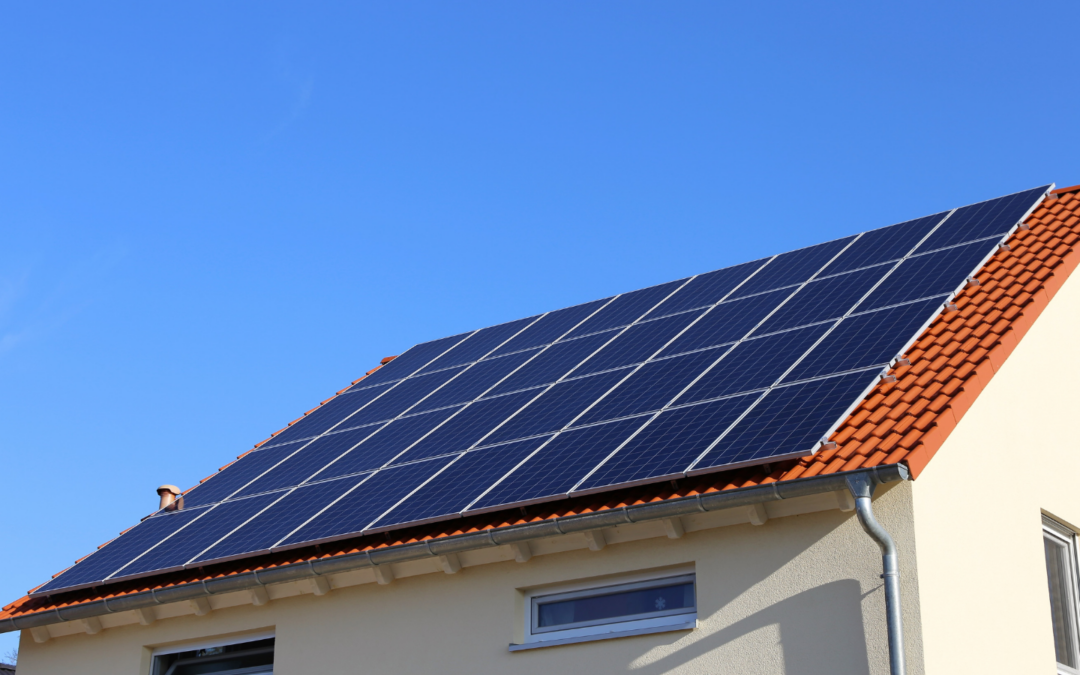 Nueva deducción en el IRPF 2026 por instalar placas solares o autoconsumo renovable