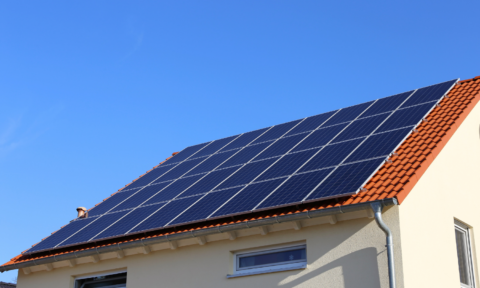 Nueva deducción en el IRPF 2026 por instalar placas solares o ...